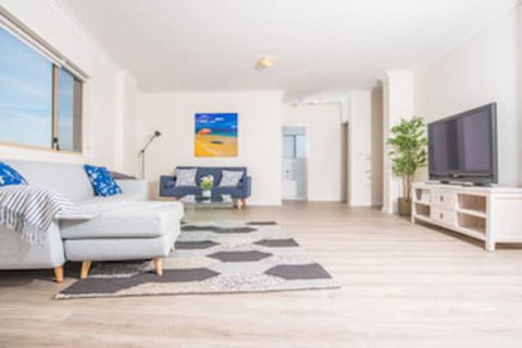 Convenient Rockdale Apartment Next To Station & Beach - Accommodation Southport 0