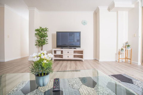 Convenient Rockdale Apartment Next To Station & Beach - Accommodation Southport 4