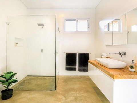 Amaroo Modern Luxurious & Chic - Accommodation Southport 3