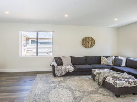 Amaroo Modern Luxurious & Chic - Accommodation Southport 4