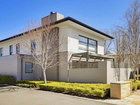 Arum 4 Heritage Park Contemporary & Timeless - Accommodation Southport 5