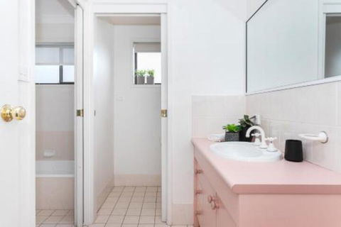 Beachside Getaway - Southport Accommodation 4
