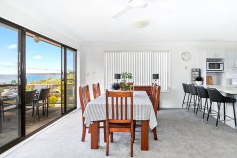 Beachside Getaway - Southport Accommodation 7