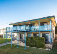 45 Hillside Cres Beach House - Accommodation Southport