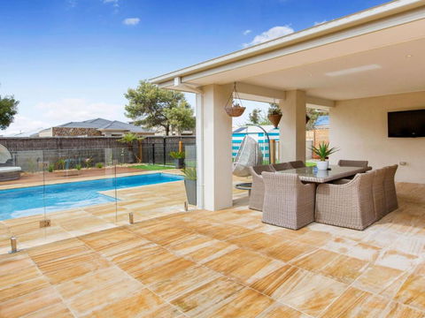 MALIBU SAFETY BEACH - Southport Accommodation 6
