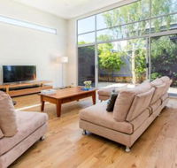 PALM COURT RETREAT MORNINGTON - Southport Accommodation
