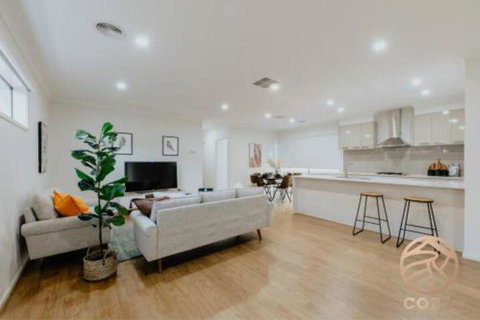 118 Refreshing 3BR Werribee Family House - Accommodation Southport 0