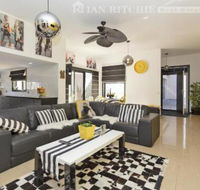 Marilyns Place Private  Spacious  Central - Southport Accommodation