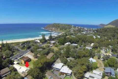 BEACHSIDE VILLA 2 - Southport Accommodation 6