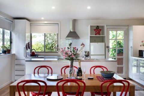 Giraffe Manor - Accommodation Southport 0