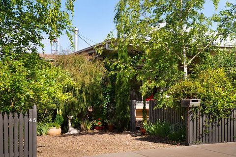 Giraffe Manor - Accommodation Southport 1