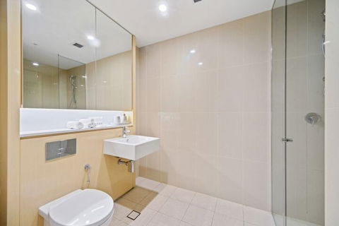 HomeHotel 2Bedroom With Shopping Mall - Southport Accommodation 1