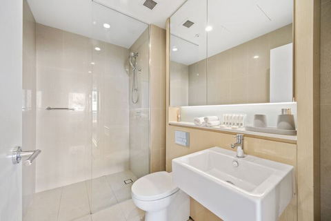 HomeHotel 2Bedroom With Shopping Mall - Southport Accommodation 2