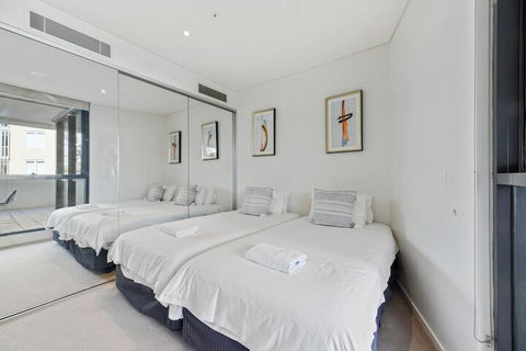 HomeHotel 2Bedroom With Shopping Mall - Southport Accommodation 4