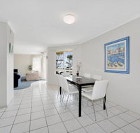 Bikinis  Martinis at Points North - Southport Accommodation