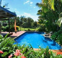 Illalangi views pool walk to beach - Southport Accommodation
