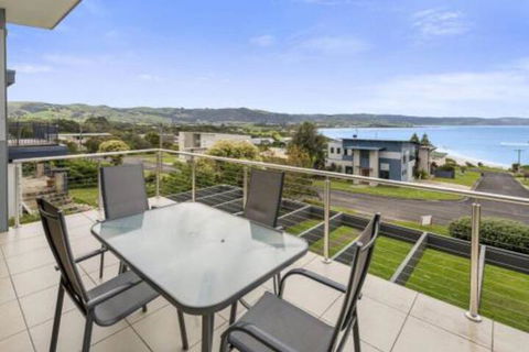 SEA SPECTACULAR Seconds From The Beach! - Southport Accommodation 7