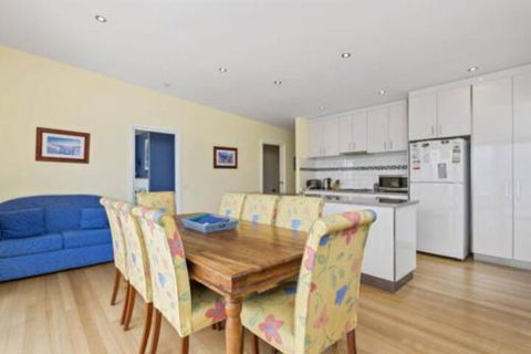 SEA SPECTACULAR Seconds From The Beach! - Southport Accommodation 2