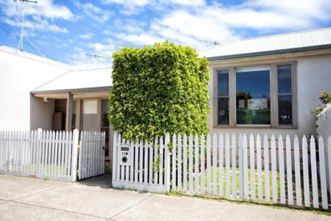 BELLA CASA - Southport Accommodation 5