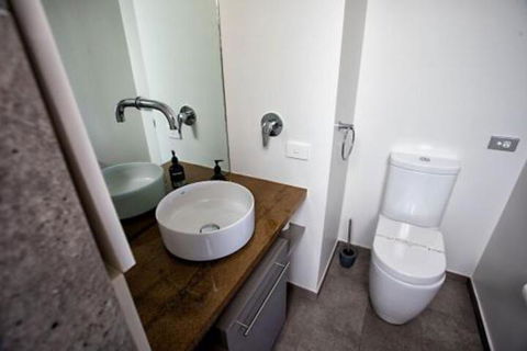 BELLA CASA - Southport Accommodation 4