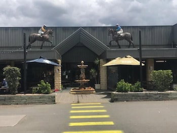 Blacktown Tavern - Accommodation Southport 1