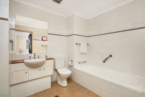 HC102 Karrabee Avenue Huntleys Cove - Southport Accommodation 3