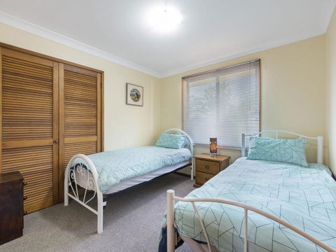 Buckland St. 29 Mollymook - Southport Accommodation 5