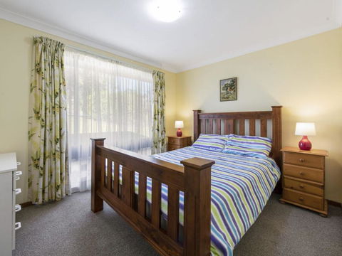 Buckland St. 29 Mollymook - Southport Accommodation 2