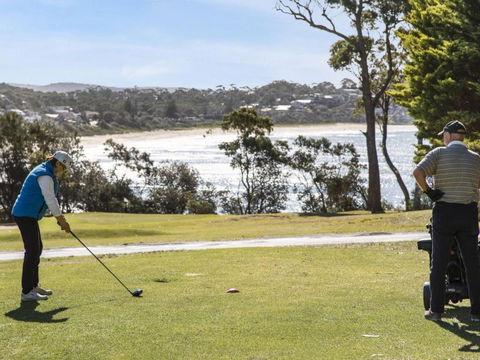Buckland St. 29 Mollymook - Southport Accommodation 3