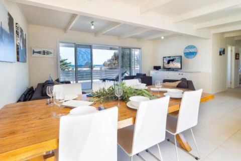 Seaview Getaway - Southport Accommodation 4