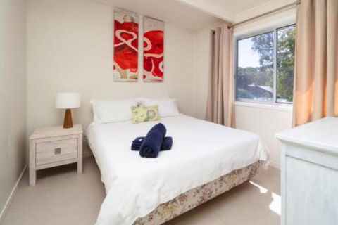 Seaview Getaway - Southport Accommodation 3