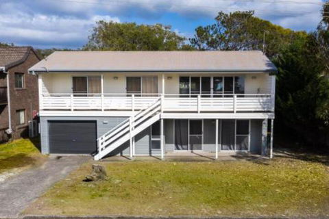Seaview Getaway - Southport Accommodation 0