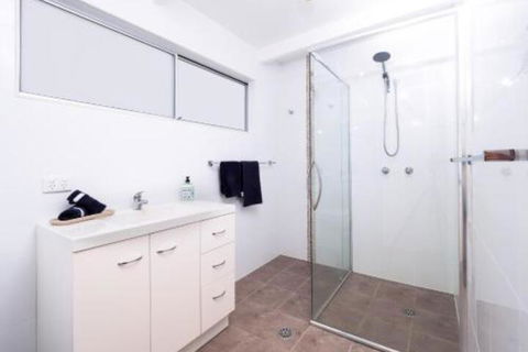 Seaview Getaway - Southport Accommodation 6