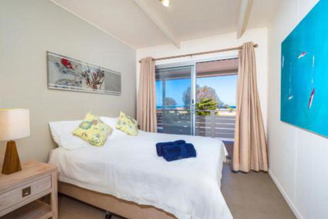 Seaview Getaway - Southport Accommodation 7
