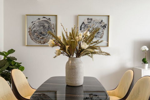 HomeHotel Luxurious High Rise Apt - Accommodation Southport 5