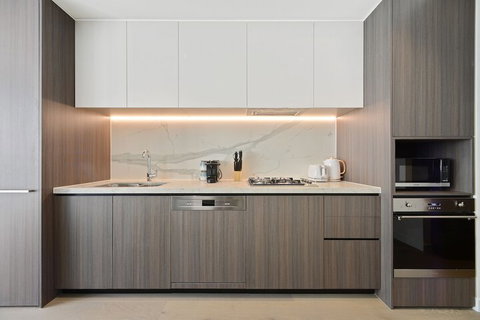 HomeHotel Luxurious High Rise Apt - Accommodation Southport 7