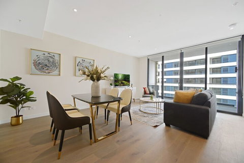 HomeHotel Luxurious High Rise Apt - Accommodation Southport 4