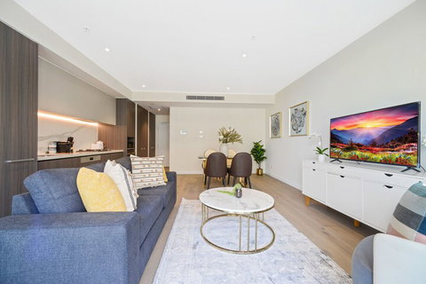 HomeHotel Luxurious High Rise Apt - Accommodation Southport 2