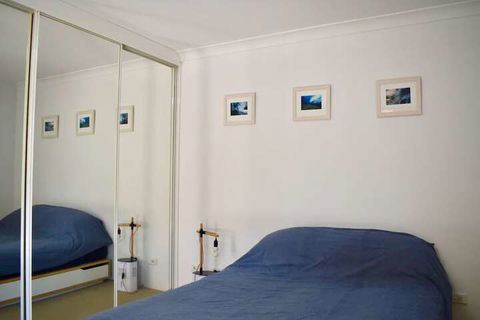 Quiet 1 Bedroom Flat In Concord - Southport Accommodation 2