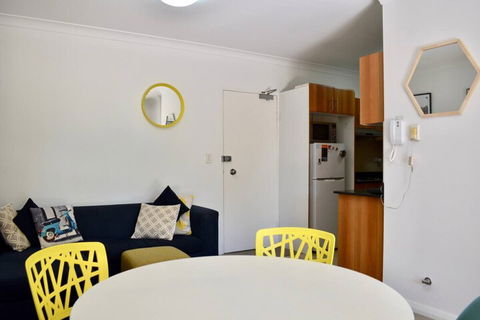 Quiet 1 Bedroom Flat In Concord - Southport Accommodation 1