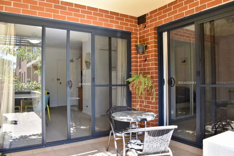 Quiet 1 Bedroom Flat In Concord - Southport Accommodation 0
