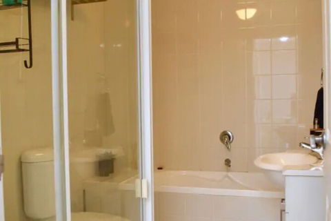 Quiet 1 Bedroom Flat In Concord - Southport Accommodation 3