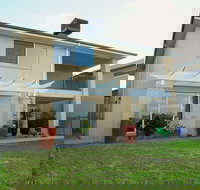 Waterfront Villa in Sanctuary Lakes - Accommodation Southport