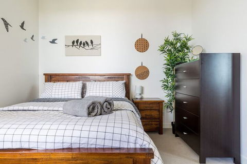 Modern 1 Bedroom In Tranquil Parklands - Southport Accommodation 2