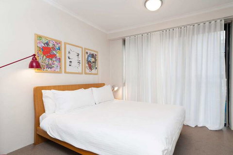 Amazing Studio With Pool In Central Sydney - Accommodation Southport 5