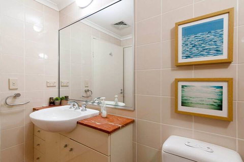 Amazing Studio With Pool In Central Sydney - Accommodation Southport 3