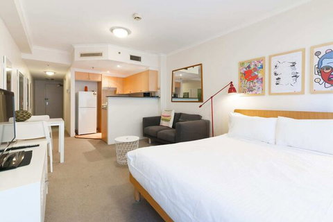 Amazing Studio With Pool In Central Sydney - Accommodation Southport 7