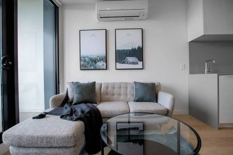 Simple And Cozy Apartment In Parkville - Southport Accommodation 6