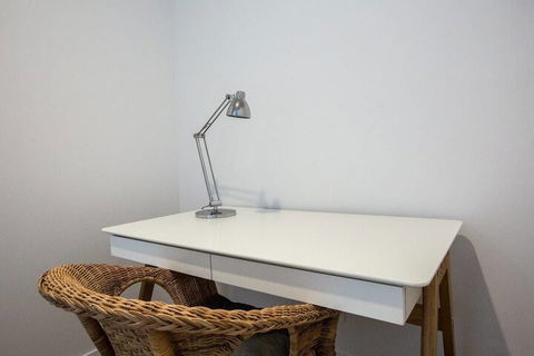 Simple And Cozy Apartment In Parkville - Southport Accommodation 3