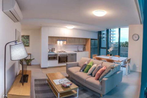 Incredible Riverside Apartment In Brisbane - Southport Accommodation 7